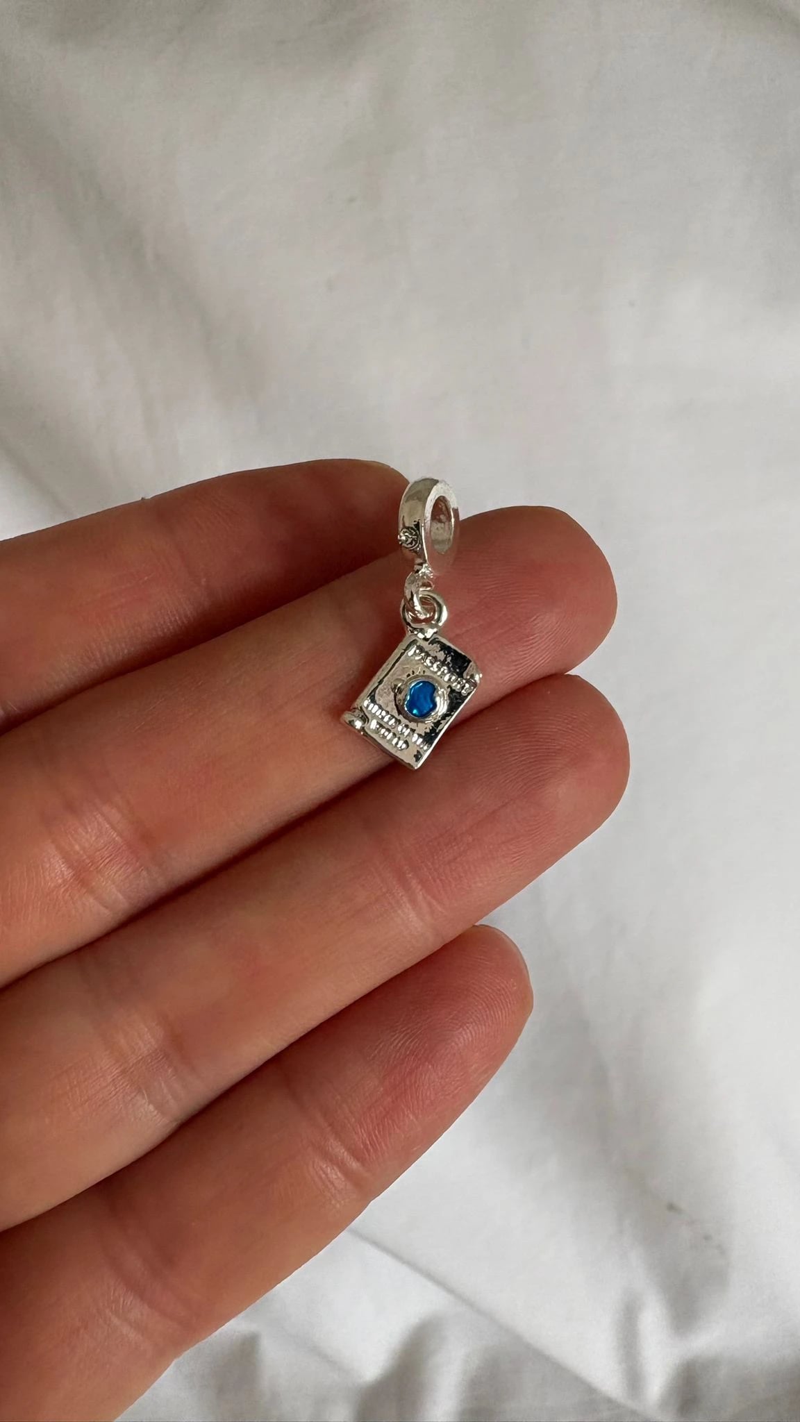 Dije Charm Pasaporte
