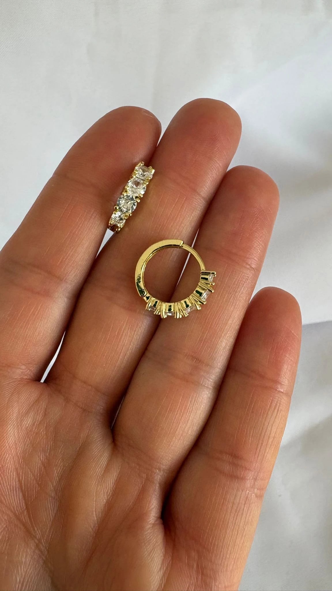 Divinos Aros Acero Dorado con piedritas 💫